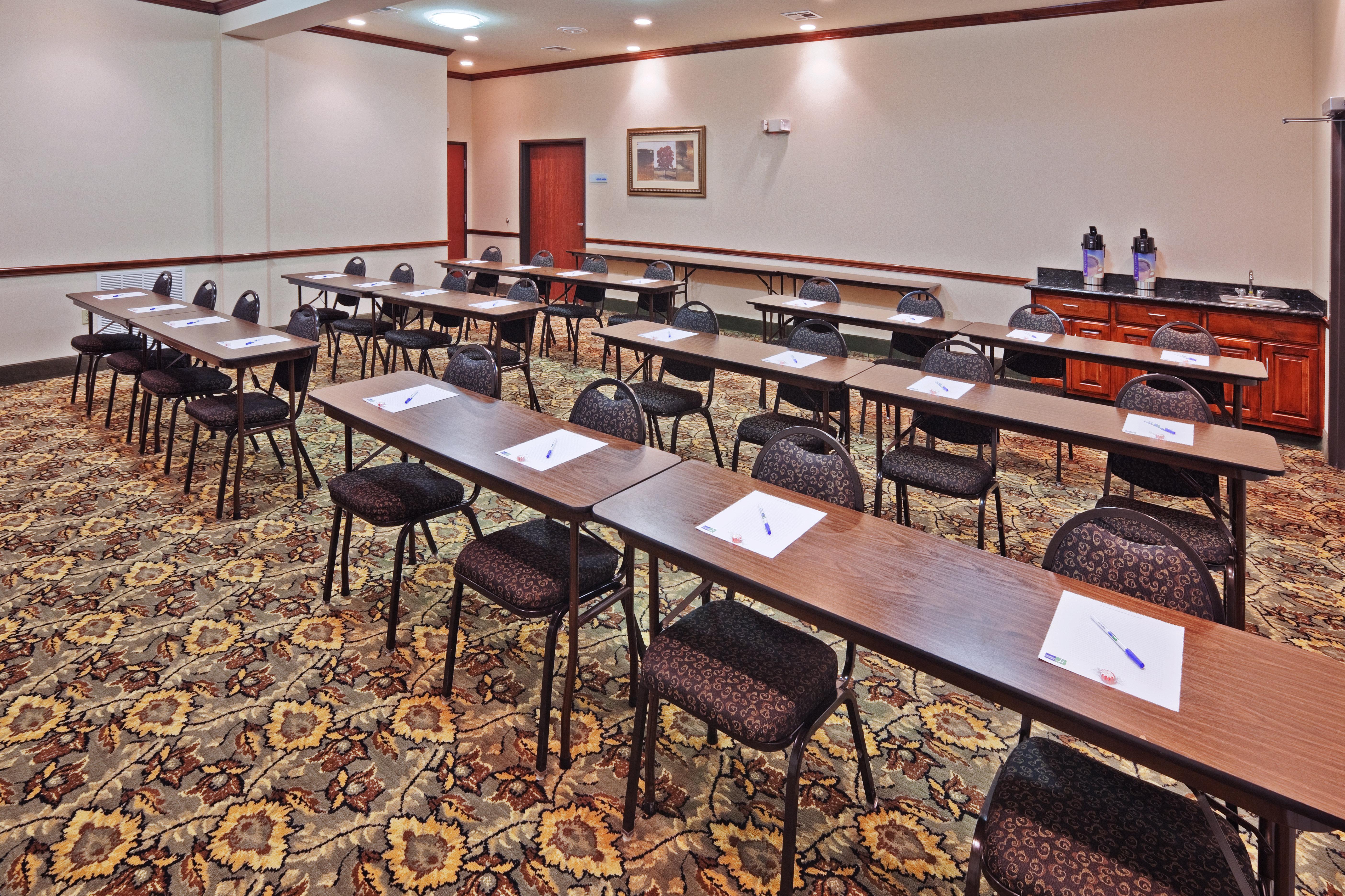 Holiday Inn Express Hotel & Suites Woodward Hwy 270 By Ihg Buitenkant foto