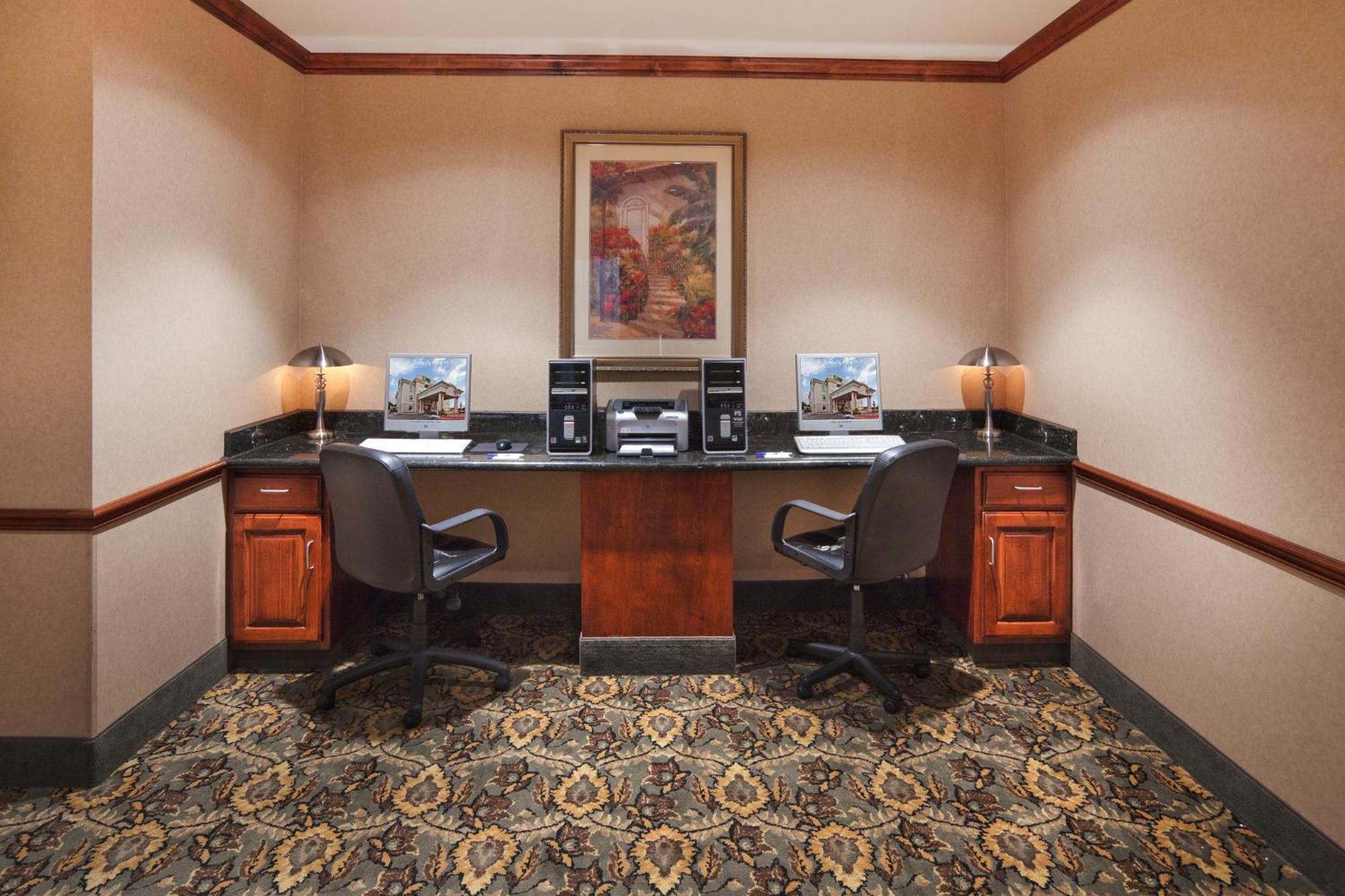 Holiday Inn Express Hotel & Suites Woodward Hwy 270 By Ihg Buitenkant foto